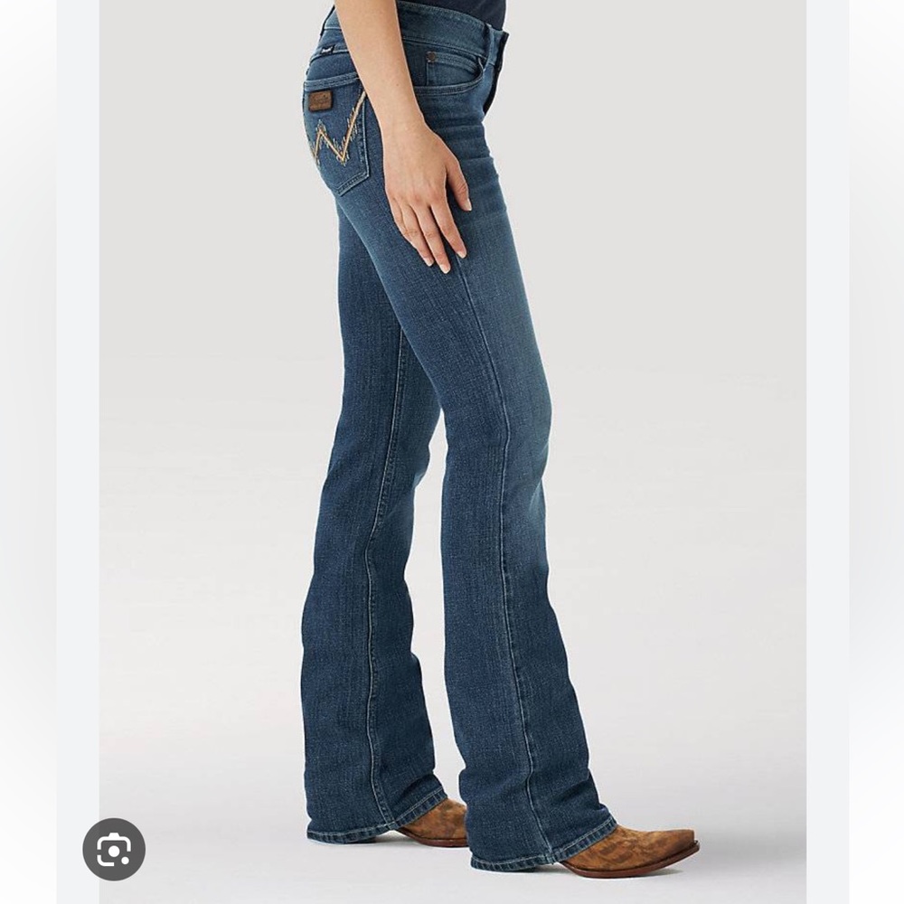 Gently used women’s wrangler jeans size 13/34